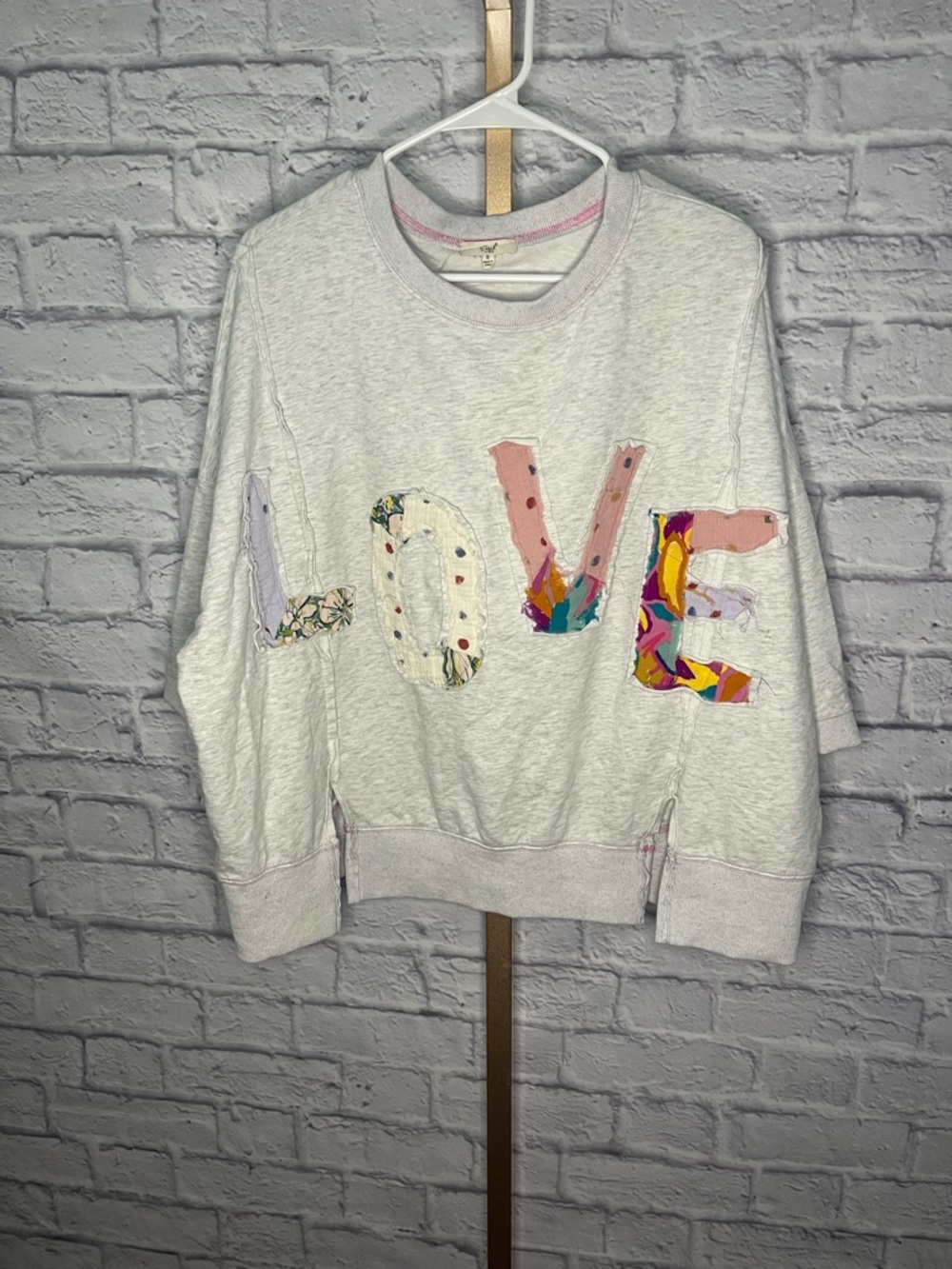 Easel small Light Gray Crewneck Pink Stitching LOVE patchwork lettering oversize